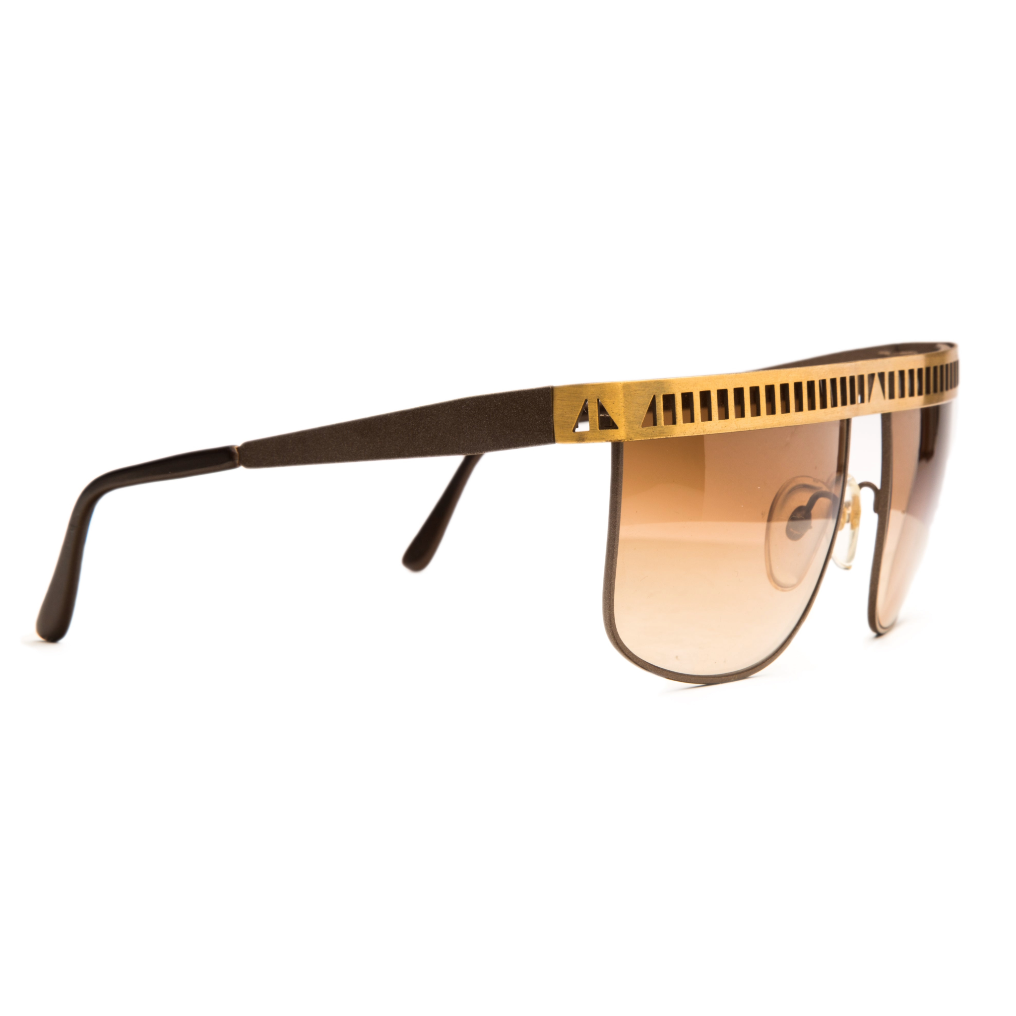 Unisex Maga Flat Brow 3012 sunglasses with gold frame and brown lenses, offering 100% UV protection Authentic and in superb condition, never before worn or sold
