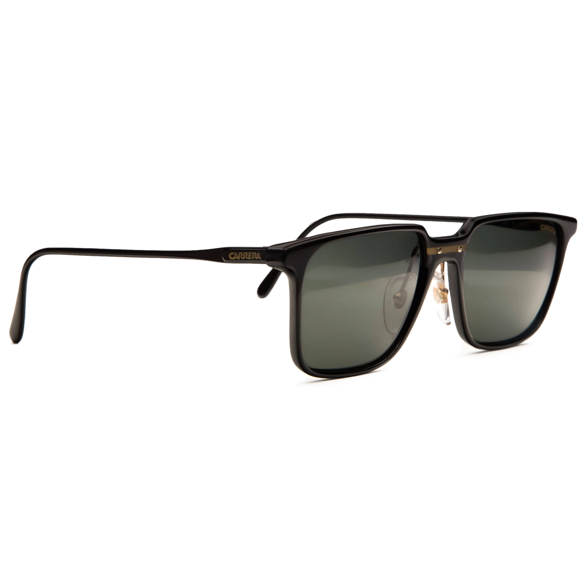 Carrera Wayfarer 5489 sunglasses with black frame and blue tinted lenses