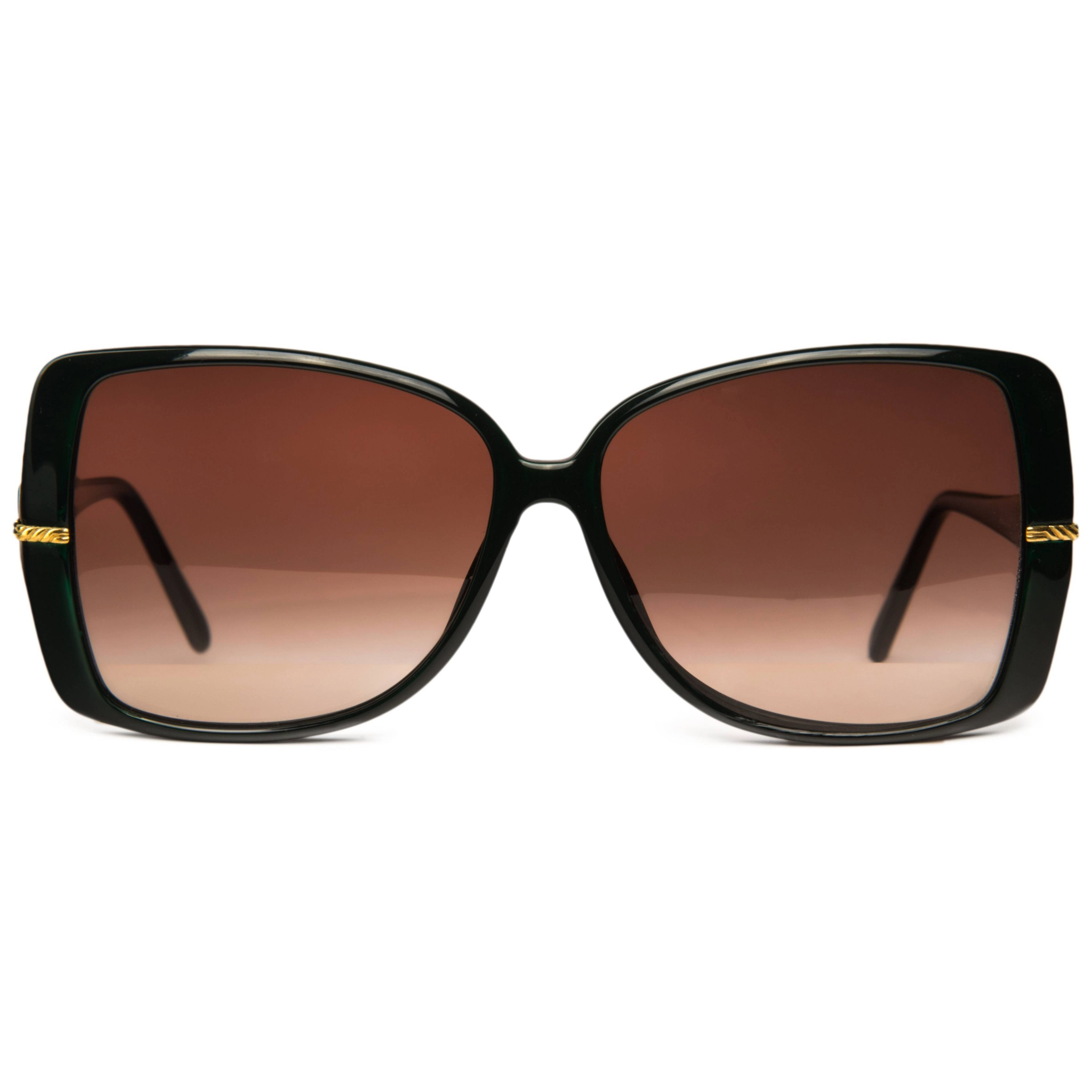 Vintage Gucci Square 42215 oversized sunglasses for women in glossy dark green frame and brown lenses, offering 100% UV protection