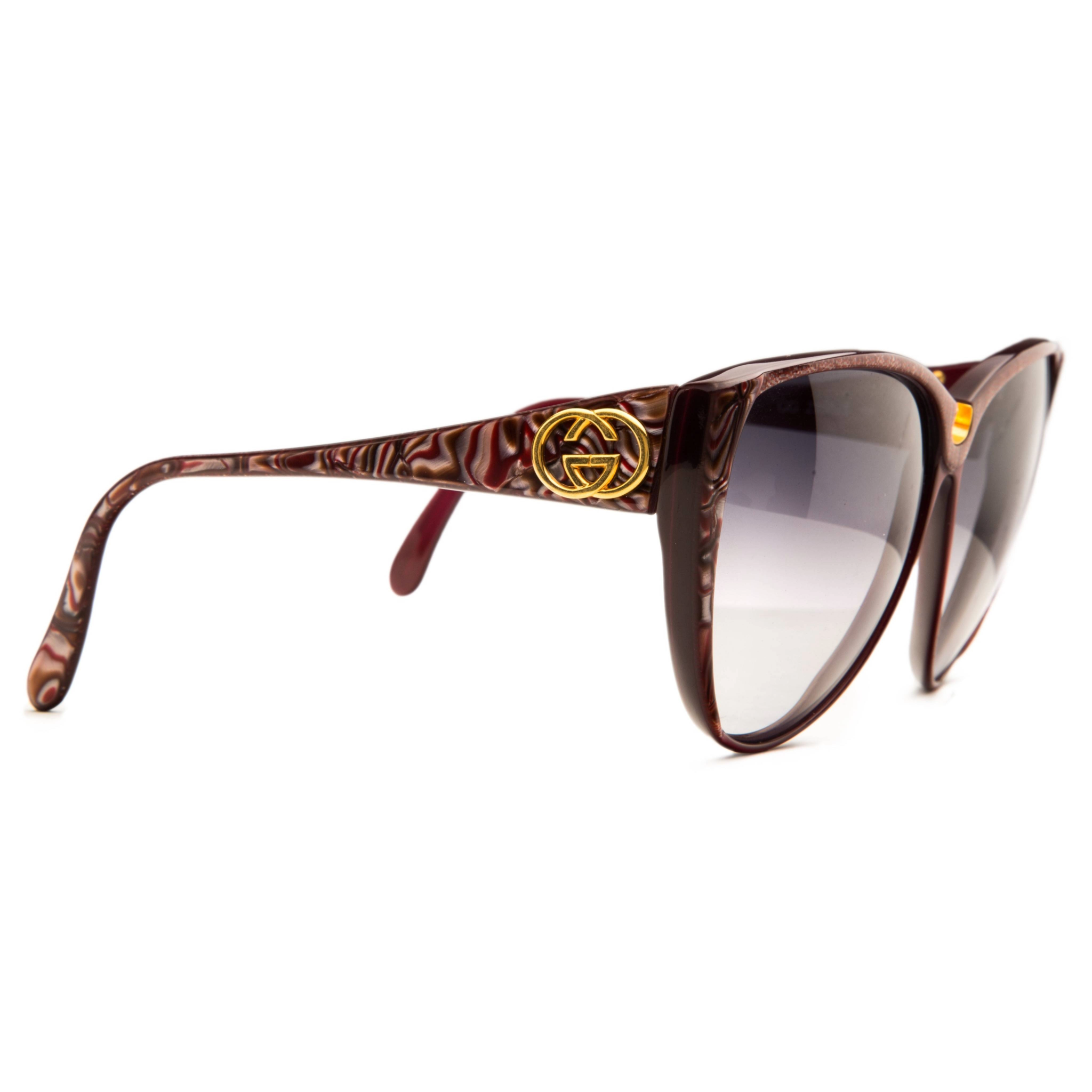 Black and gold Gucci Cat Eye 21081545 sunglasses with logo detailing