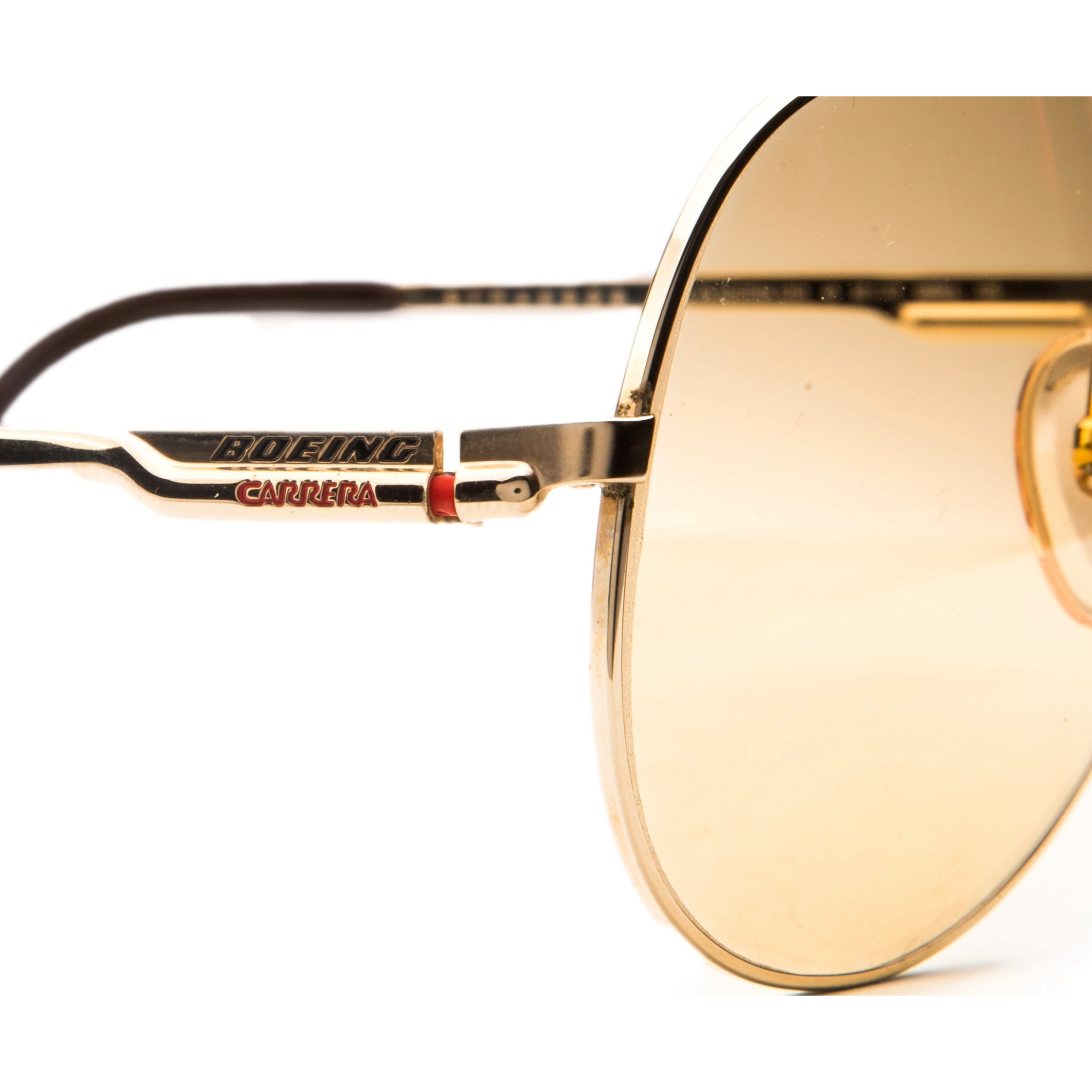 Original vintage Boeing Aviator 5701 sunglasses for men and women, with a gold frame and yellow lenses, in impeccable condition and never previously worn or sold