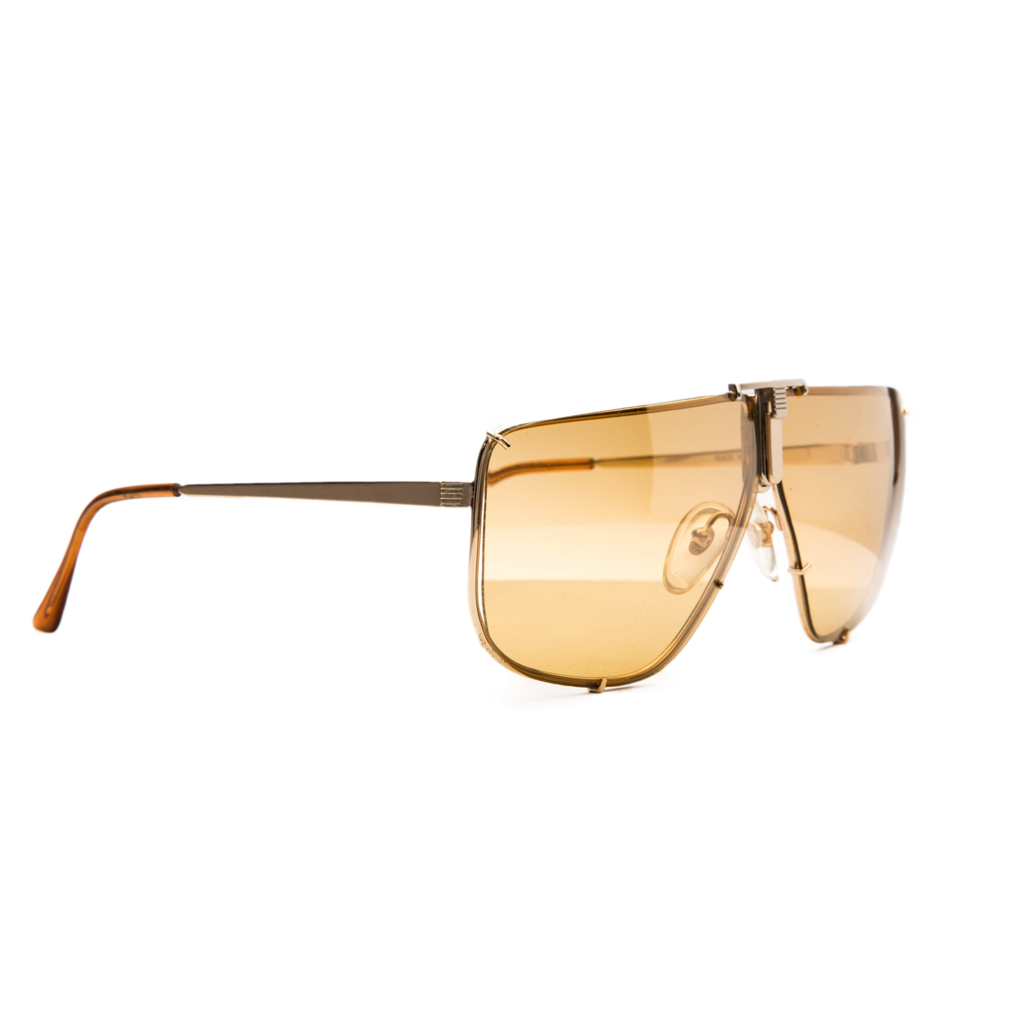 Elegant and sophisticated Maga 1002 Flat Brow sunglasses designed for gentlemen, featuring a luxurious gold frame and brown lenses for optimal UV protection