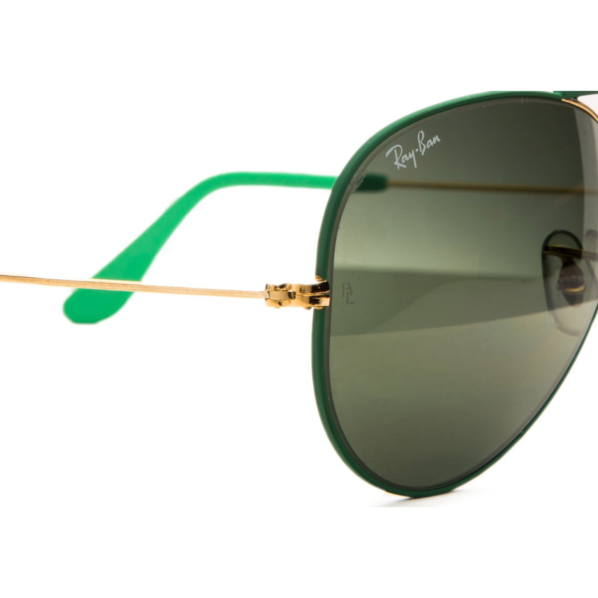 Classic and stylish Rayban Aviator 0290 sunglasses with gold frames and green lenses