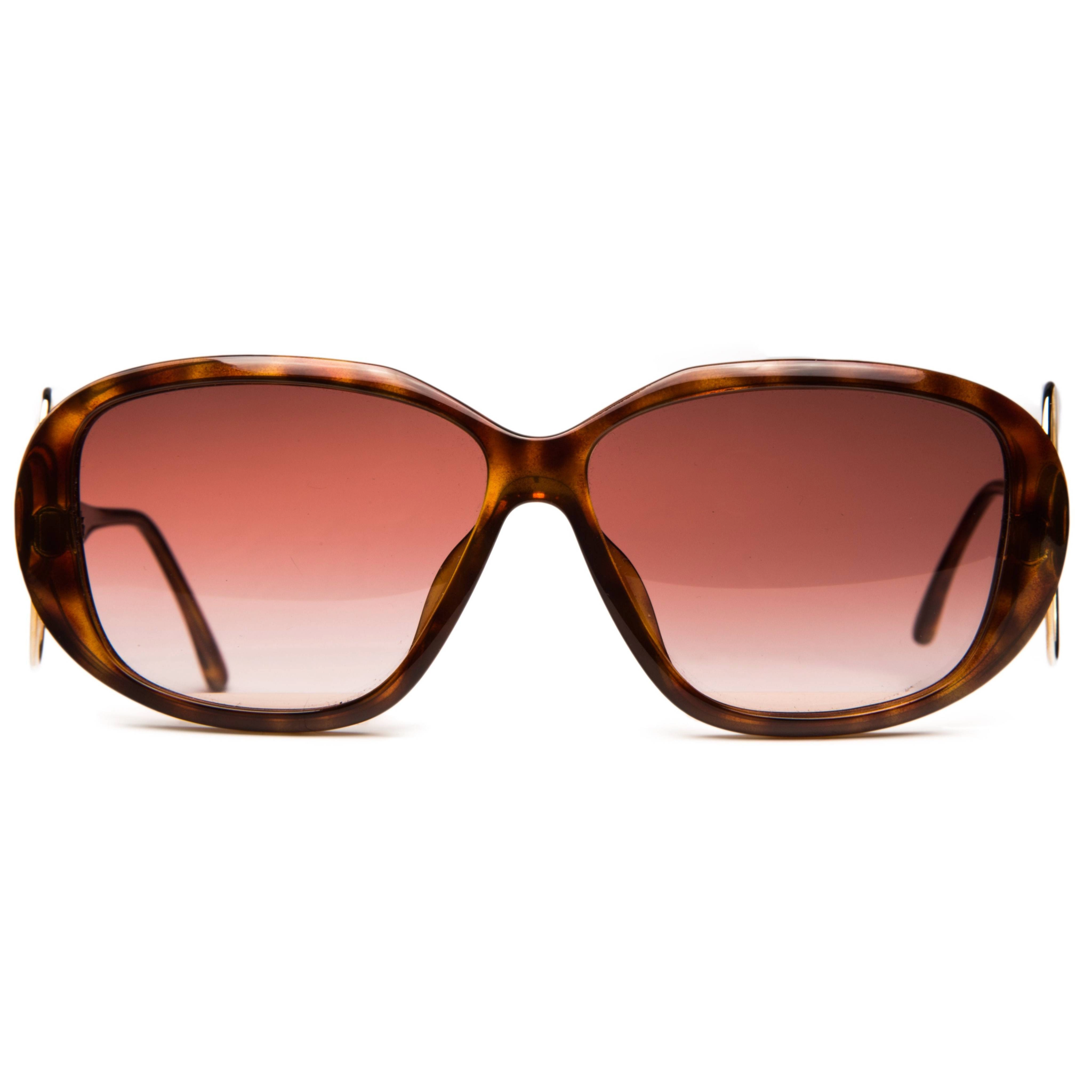 Vintage Christian Dior Oval sunglasses in tortoiseshell combination for women