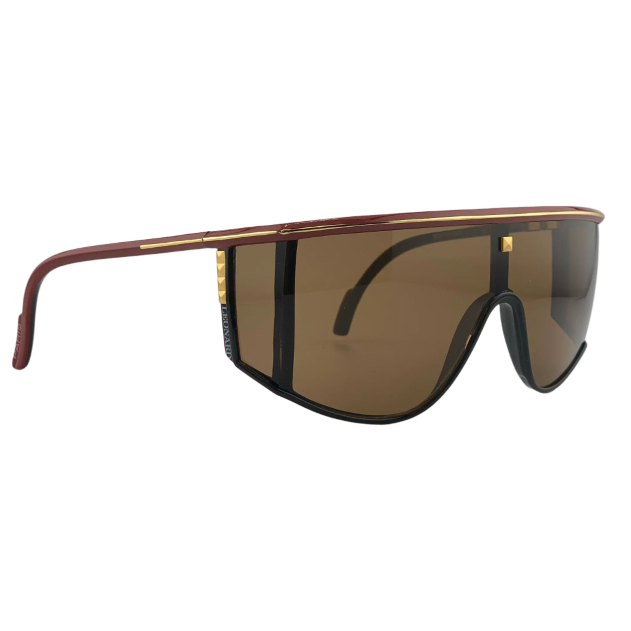Brown lens on the Leonard Square LE19 03 sunglasses